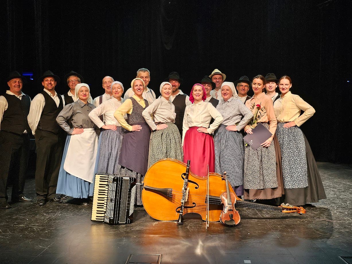 na odru skupinska.jpg